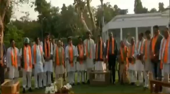 BJP में शामिल हुए 21 सिंधिया समर्थक पूर्व MLA, नड्डा ने दिलाई सदस्यता