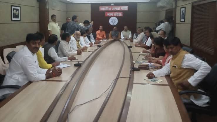 क्या बजट सत्र में सरकार को घेरने की तैयारी में विपक्ष?