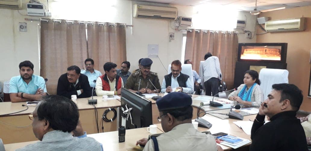 कलेक्टर ने कोरोना वायरस को लेकर जनप्रतिनिधियों और शांति समिति के साथ की बैठक