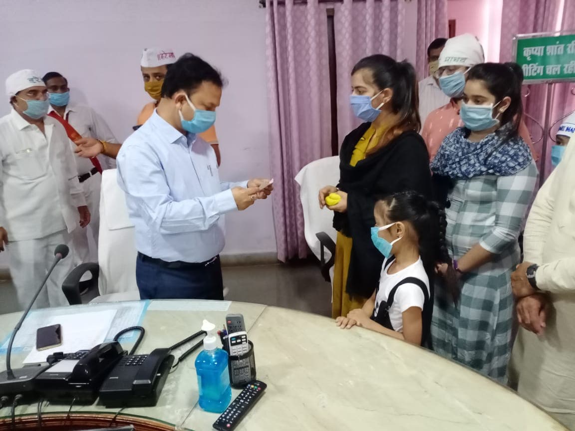एमपी के इस जिले के बच्चों ने जीता बीजेपी सांसद का दिल, जताई मिलने की इच्छा