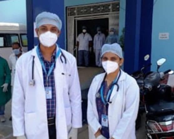कोरोना से लड़ने के लिये इस डाक्टर जोड़े ने टाली शादी