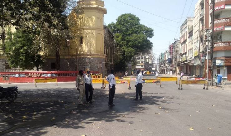 Indore: सख्त लॉकडाउन के बीच प्रशासन अब इस जरिए पहुंचाएगा लोगों तक सामान