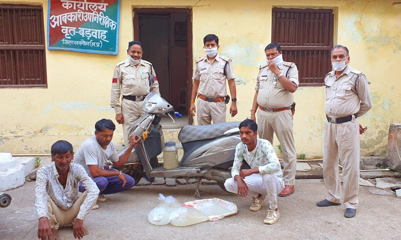 मध्यप्रदेश के जिला खरगोन से अवैध हाथ भट्टी शराब जब्त