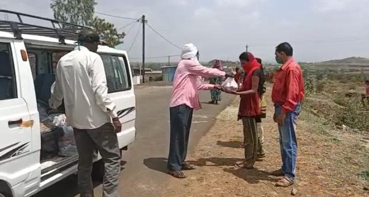 नगरपरिषद पहुँचा रही जरूरतमंदों तक राशन व सब्जी, अध्यक्ष कर रहे हैं टीम का नेतृत्व