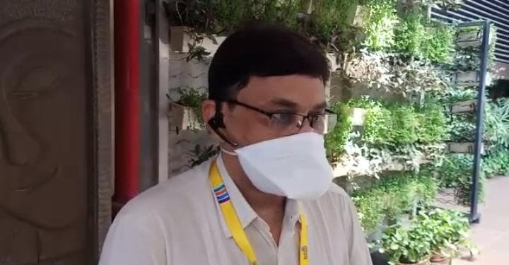 Indore: स्वास्थ विभाग ने माना इस वजह से हुई टीआई की मृत्यु, पत्नी और बच्चा भी था क्वारंटाइन