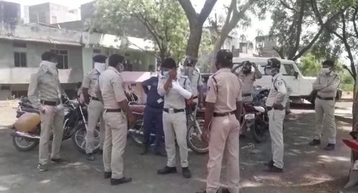 अलीराजपुर: पुलिस दल पर हमला, आरोपियों की तलाश जारी