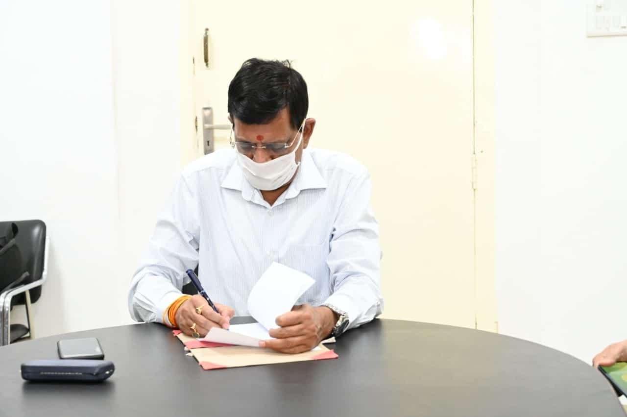 जबलपुर में नए संभागायुक्त ने संभाला पदभार, बोले- आदिवासी बाहुल्य जिले में रहेगा विशेष फोकस