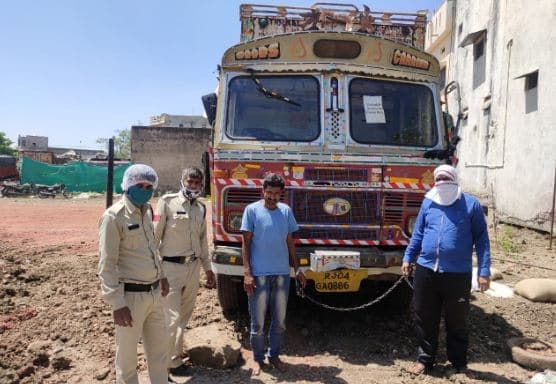 इंदौर पुलिस ने पकड़ी लाखों रुपये की शराब, एक गिरफ्तार