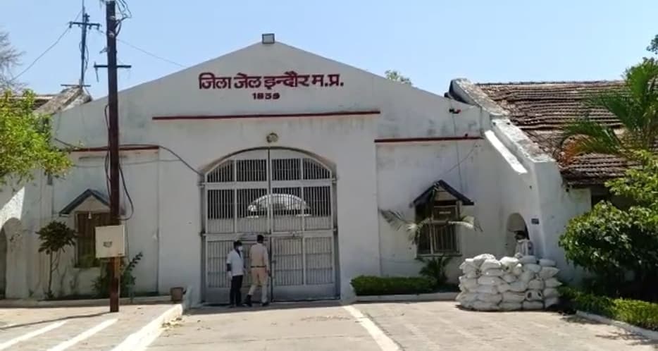विचाराधीन महिला कैदी ने जेल में लगाई फांसी