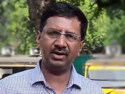 कोरोना क्रायसिस के बीच इंदौर कलेक्टर ने सोशल मीडिया पर की ये अपील