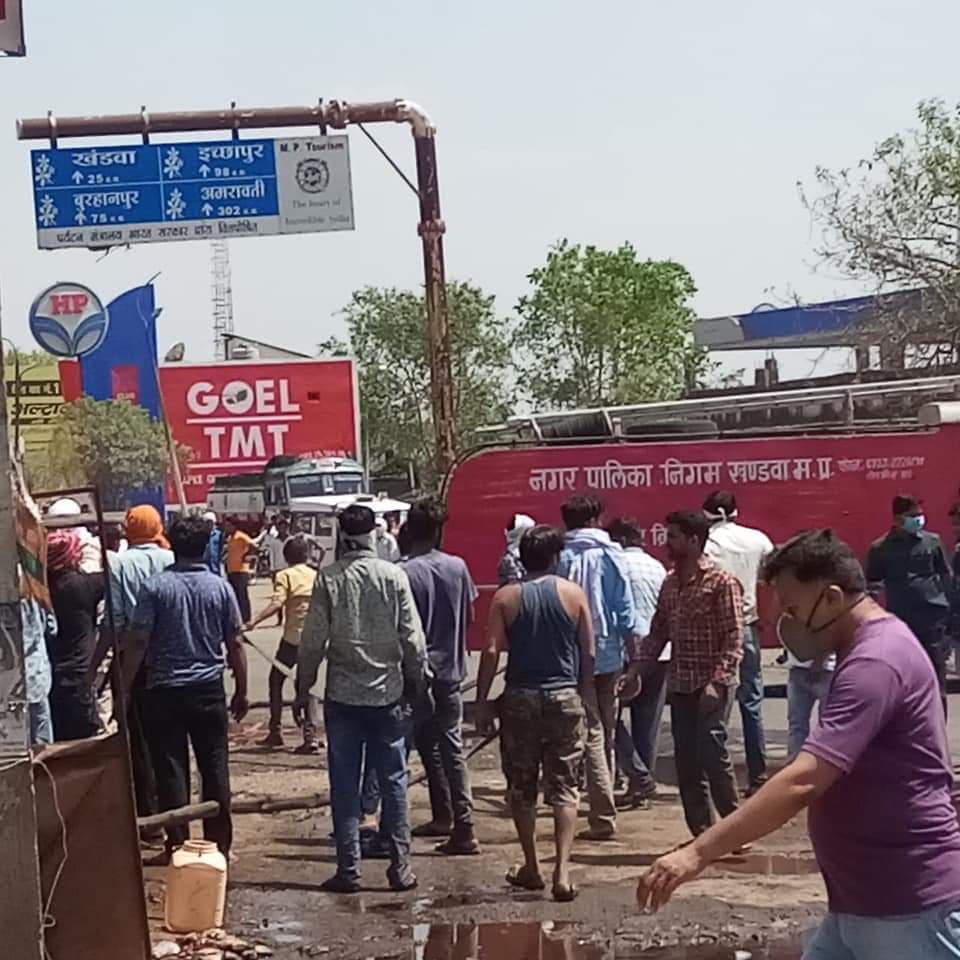 गैस टंकी में रिफिलिंग से समय लगी आग, दुकानें चपेट में आई, लाखों का नुकसान