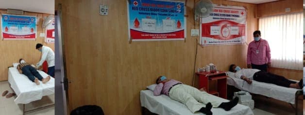 सिंगरौली: रक्तदान शिविर में कलेक्टर सहित कई अधिकारियों ने किया रक्तदान