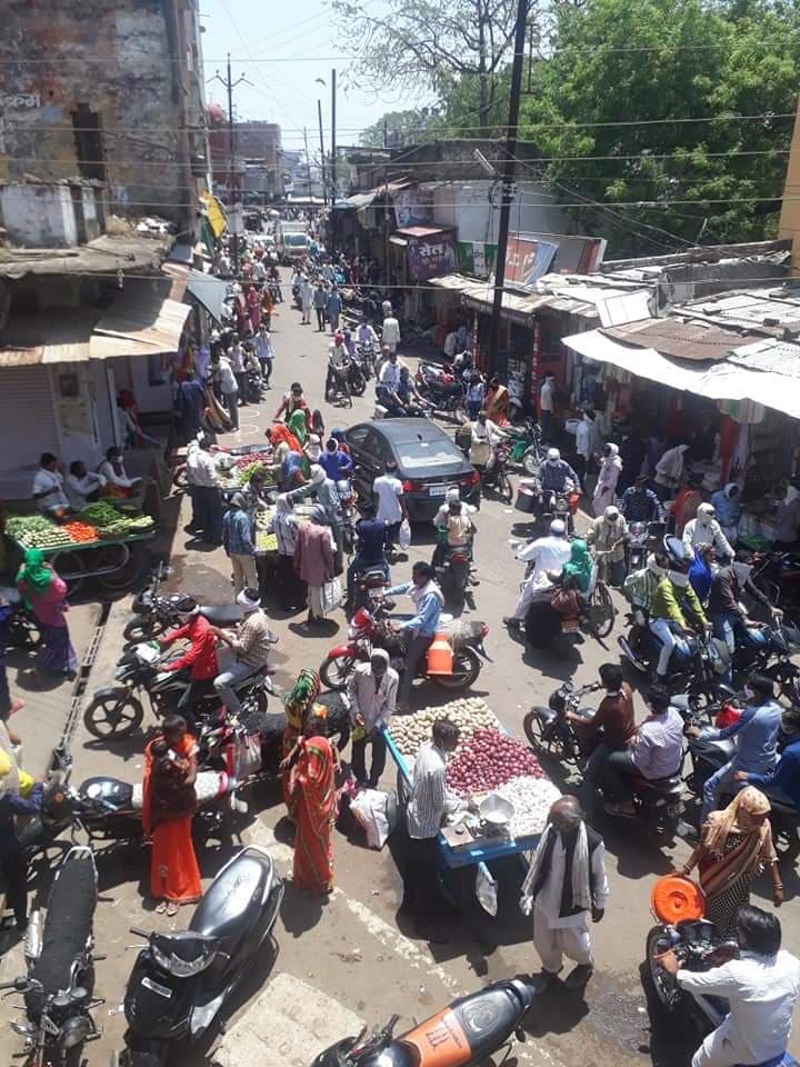 ASHOKNAGAR UPDATE : कल तक पसरा था सन्नाटा, आज बाजारों में उमडी भीड़