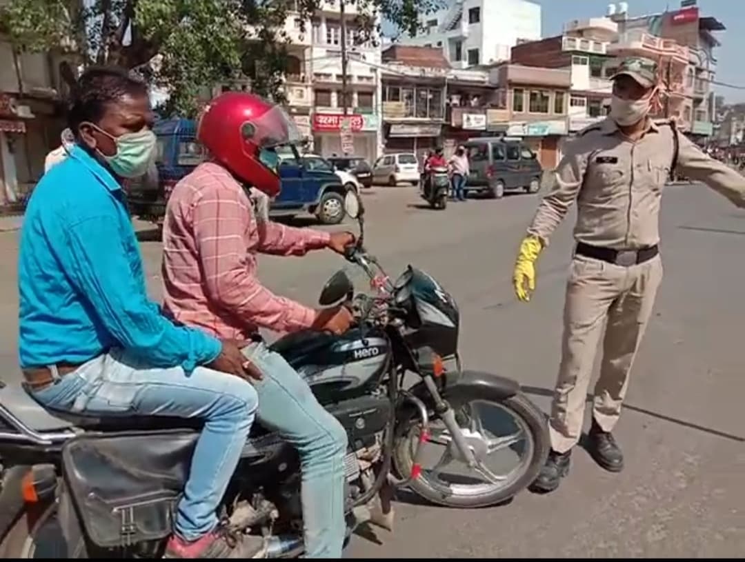 एसपी की चेतावनी, आवरागर्दी करने वालों पर होगी सख्ती, मीडियाकर्मी का कार्ड जब्त