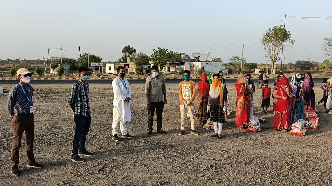 नीमच: प्रोजेक्ट मिशन मुक्ति ने जरूरतमंदों को बांटे राशन