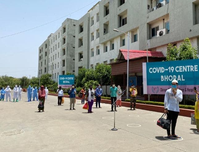 भोपाल में 74 लोगों ने जीती कोरोना से जंग, तालियों से हुआ स्वागत