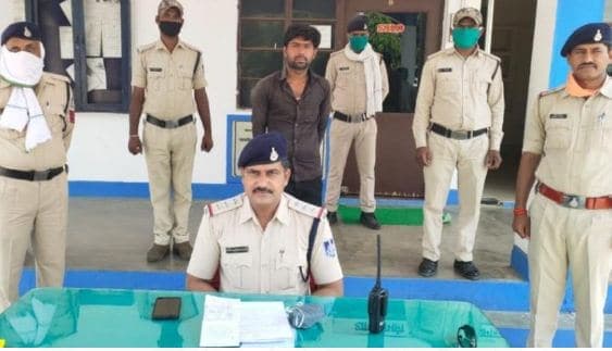 ऑनलाइन ठगी करने वाले नटवर लाल को पुलिस ने किया गिरफ्तार