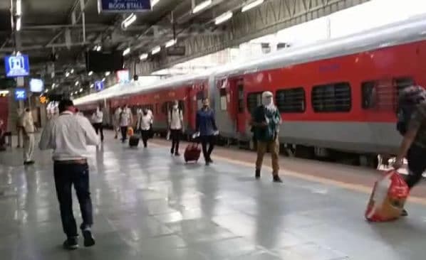 श्रमिक स्पेशल ट्रैन से इंदौर से रीवा पहुंचेंगे 1500 मजदूर