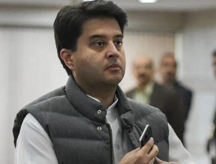 उपचुनाव से पहले शिवराज के इस फैसले से सिंधिया खुश, कांग्रेस पर साधा निशाना