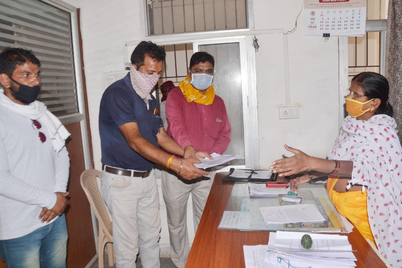 खूबसूरत पलों को यादगार बनाने वालों की हालत खराब, फोटोग्राफर्स ने की सरकार से मदद की अपील