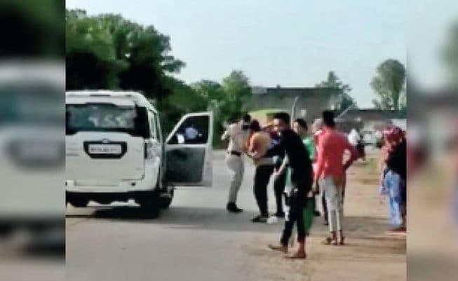 MP: रेत माफियाओं ने SDOP के ड्राईवर को पीटा, बचाने गए पुलिसकर्मियों पर हमला
