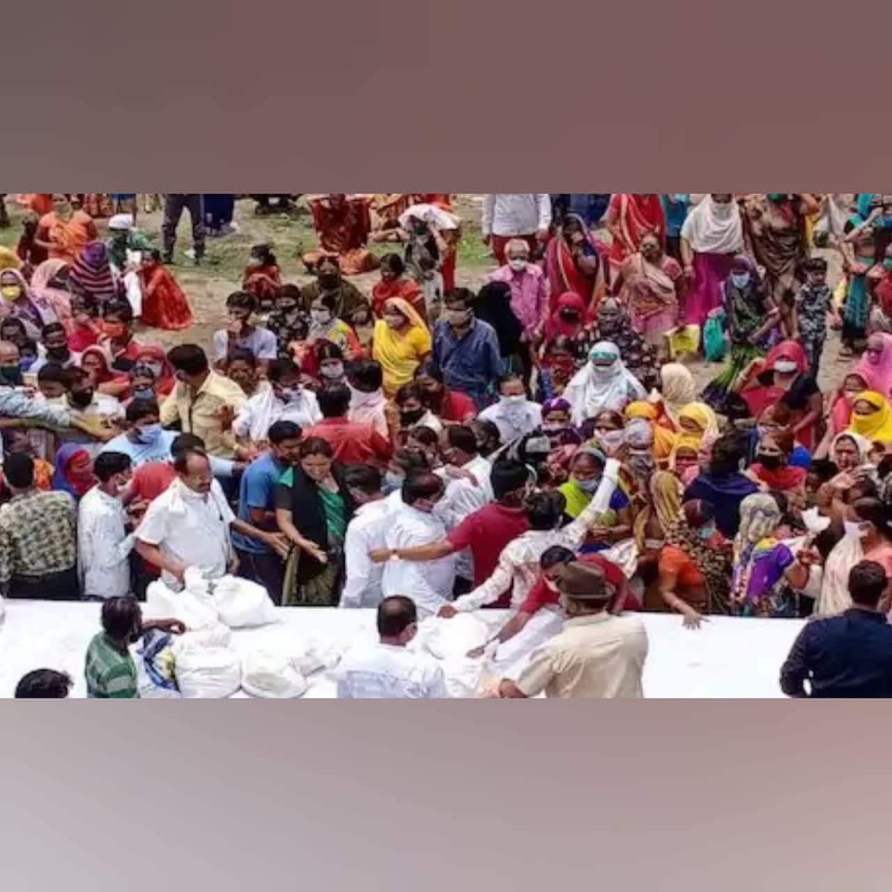 BJP पूर्व विधायक ने उड़ाई नियमों की धज्जियां, Congress ने की FIR की मांग