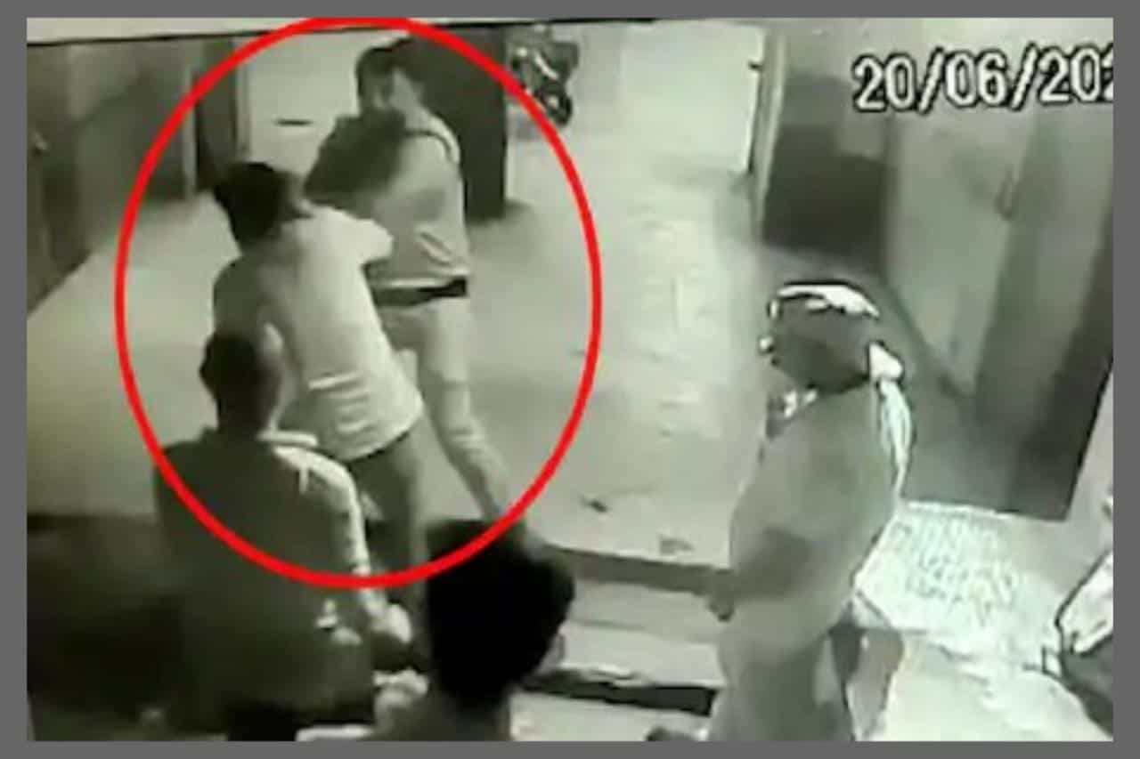 आरक्षक ने की युवक की पिटाई, वीडियो वायरल, SP का फ़ौरन एक्शन