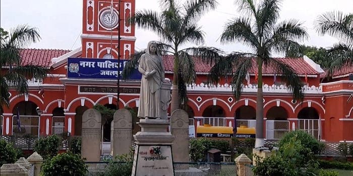 अधिकारी-कर्मचारियों की सुविधाओं में निगम प्रशासक ने की कटौती, बचेंगे इतने रूपए