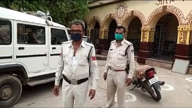 पुलिस ही नहीं सुरक्षित, थाने में घुसकर हेड कांस्टेबल के साथ मारपीट