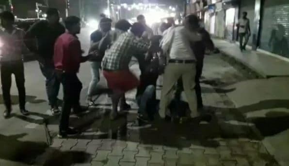 मारपीट रोकने गई पुलिस पर रिटायर्ड फौजी ने तानी रिवाल्वर, दो गिरफ्तार, दो फरार