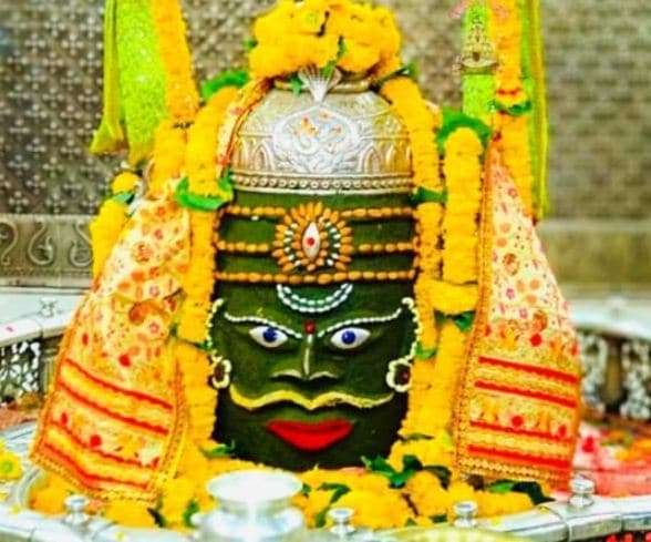 सूर्य ग्रहण के बाद धोया गया महाकाल मंदिर, संध्या आरती में हुआ ‘भांग श्रृंगार’