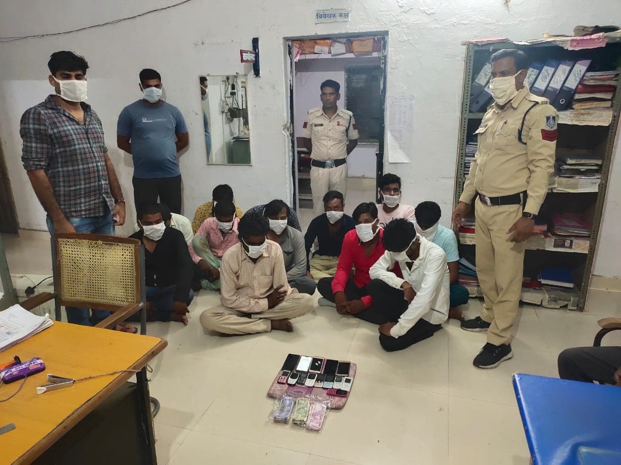 मल्हारगढ़ विधायक के करीबी भाजपा संजीत नगर अध्यक्ष सहित 12 जुआरी गिरफ्तार