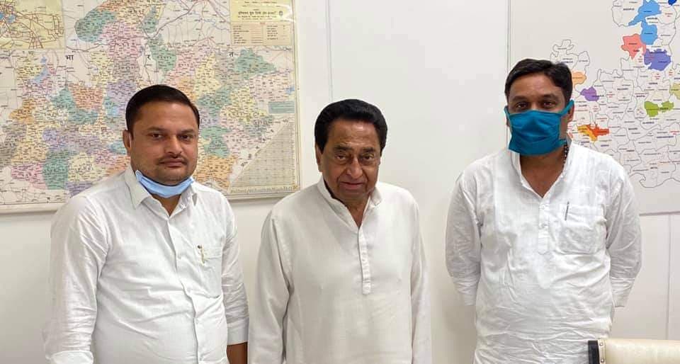 इन विधायकों ने की कमलनाथ से मुलाकात,कांग्रेस से साथ रहने की बात दोहराई