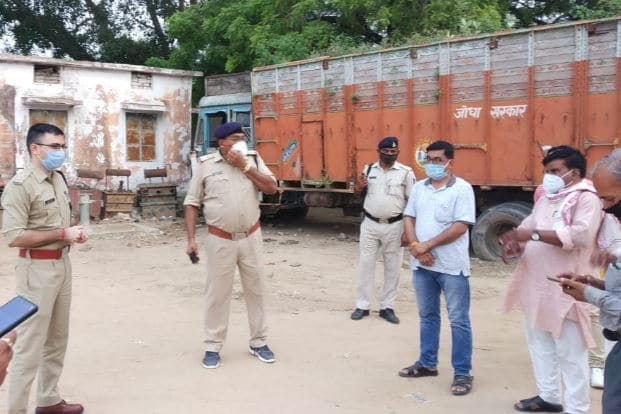 वन विभाग टीम पर रेत माफियाओं का हमला, ट्रैक्टर-ट्रॉली छुड़ाकर भागे, मौके पर SP