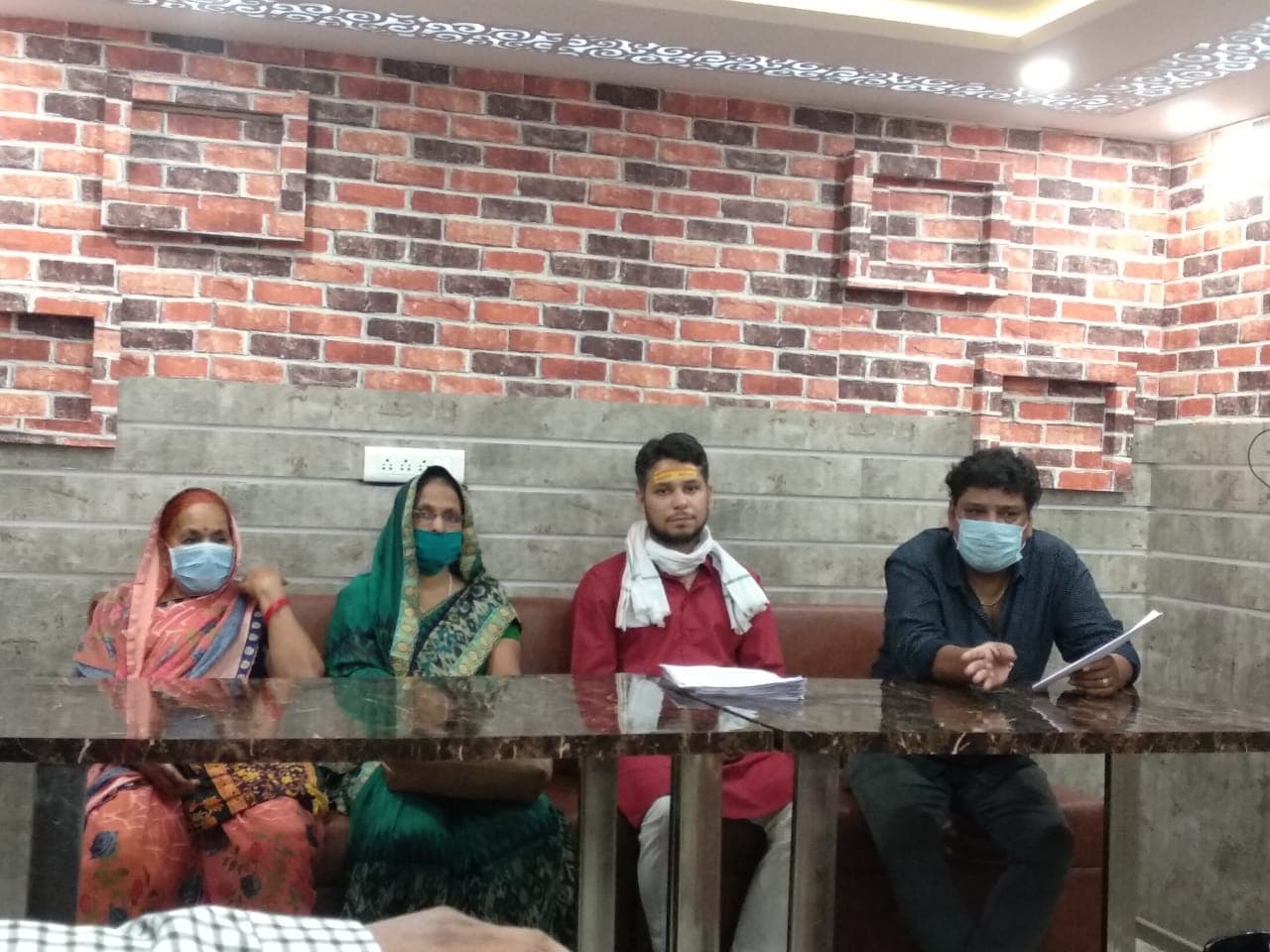 रियासतकालीन मंदिर के पुजारी ने “महाराज” पर लगाए मंदिर की जमीन हड़पने के आरोप