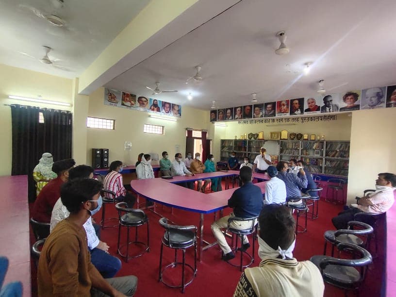 सरकारी स्कूल के बच्चे मैरिट में, शिक्षा विभाग ने किया सम्मान