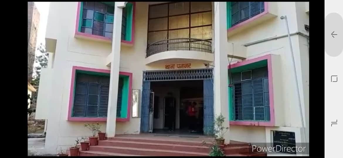 तांत्रिक की काली करतूत का भंडाफोड़, ग्रामीणों ने जलाया आश्रम, तलाश में जुटी पुलिस