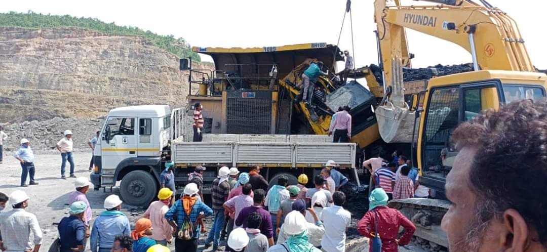 NCL खदान में हुआ बड़ा हादसा, आमने सामने टकराये डंफर, एक चालक की मौत