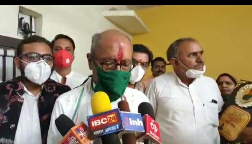 सिंधिया-पायलट पर बोले दिग्विजय- इन नौजवानों को सब्र नहीं