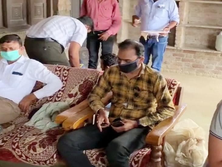 Bribe: लोकायुक्त के शिकंजे में फंसा पटवारी, रिश्वत लेते रंगे हाथ गिरफ्तार