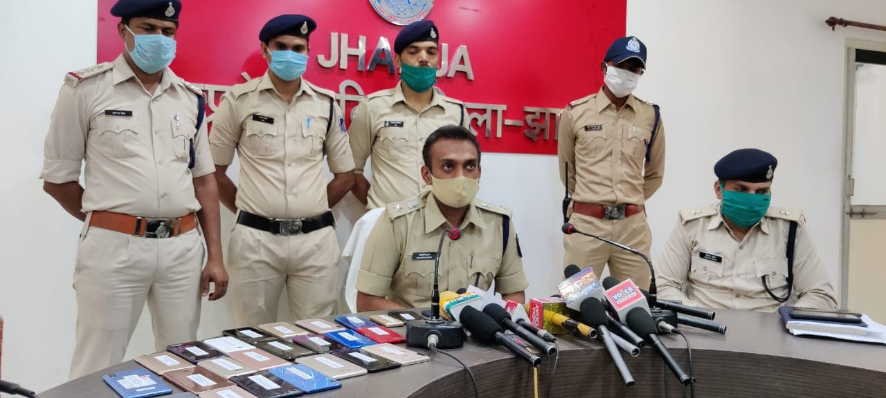 ऑपरेशन हेलो के तहत, 30 गुमे हुए मोबाईल ट्रेस कर लौटाई लोगों की स्माईल