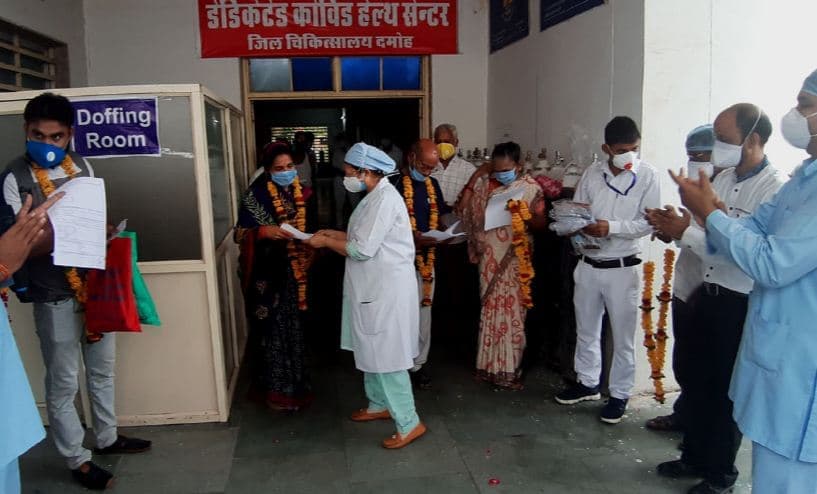 कोरोना की जंग जीत चुके 6 योद्धाओं को अस्पताल से किया गया डिस्चार्ज