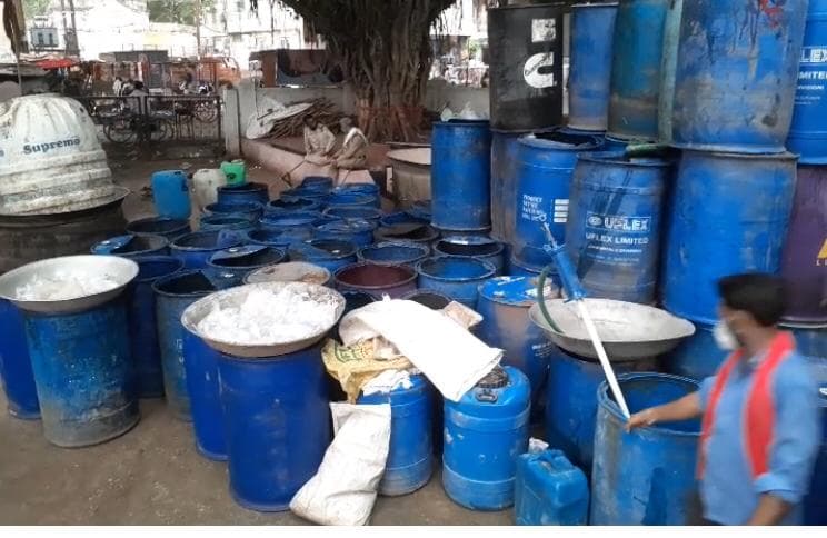 18 लाख की कच्ची शराब पकड़ाई, आबकारी विभाग ने नष्ट की शराब