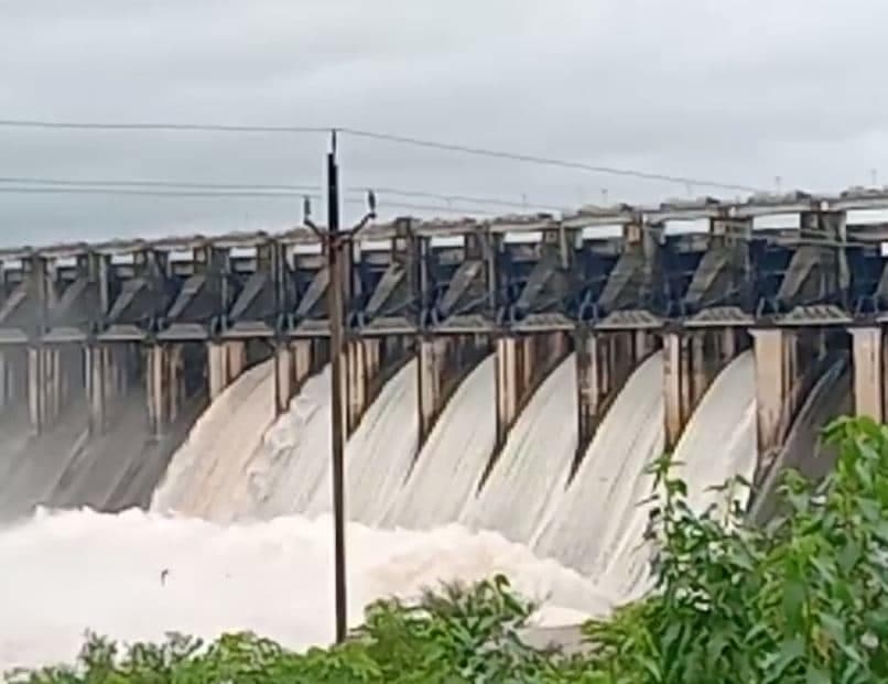 जबलपुर में भारी बारिश, बरगी डैम के 13 गेट खोले गए, देखिये वीडियो