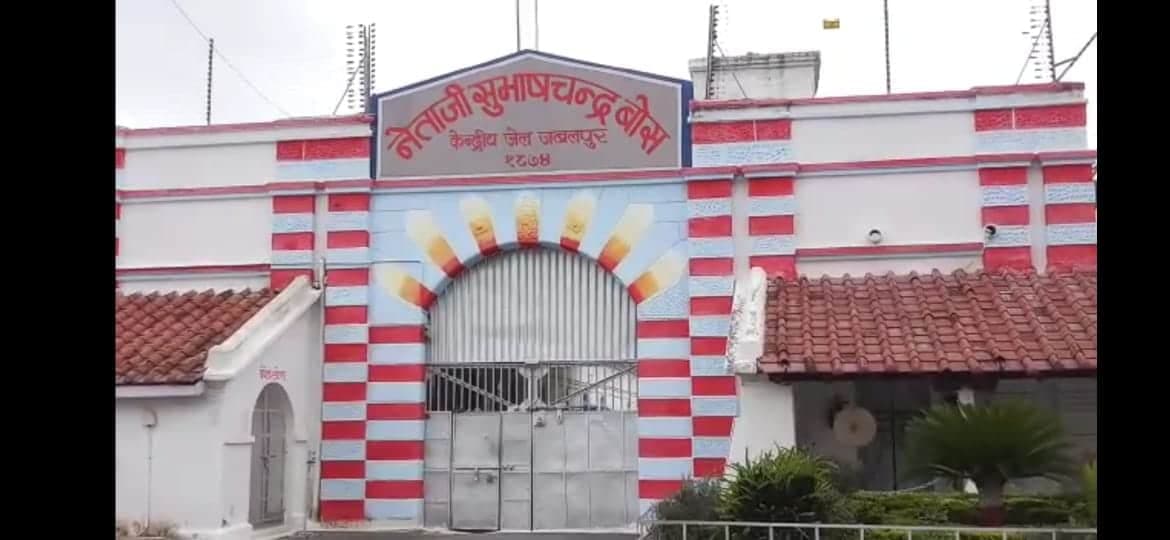 कोरोना वायरस ने छीनी बहनों की खुशी, नहीं बांधने दी भाईयों की कलाई पर राखी
