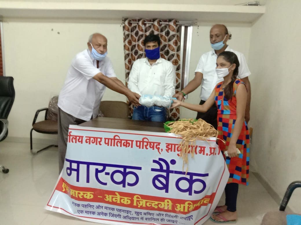 12 साल की बेटी ने कुछ इस तरह मनाया अपना जन्मदिन, 200 मास्क किए भेंट