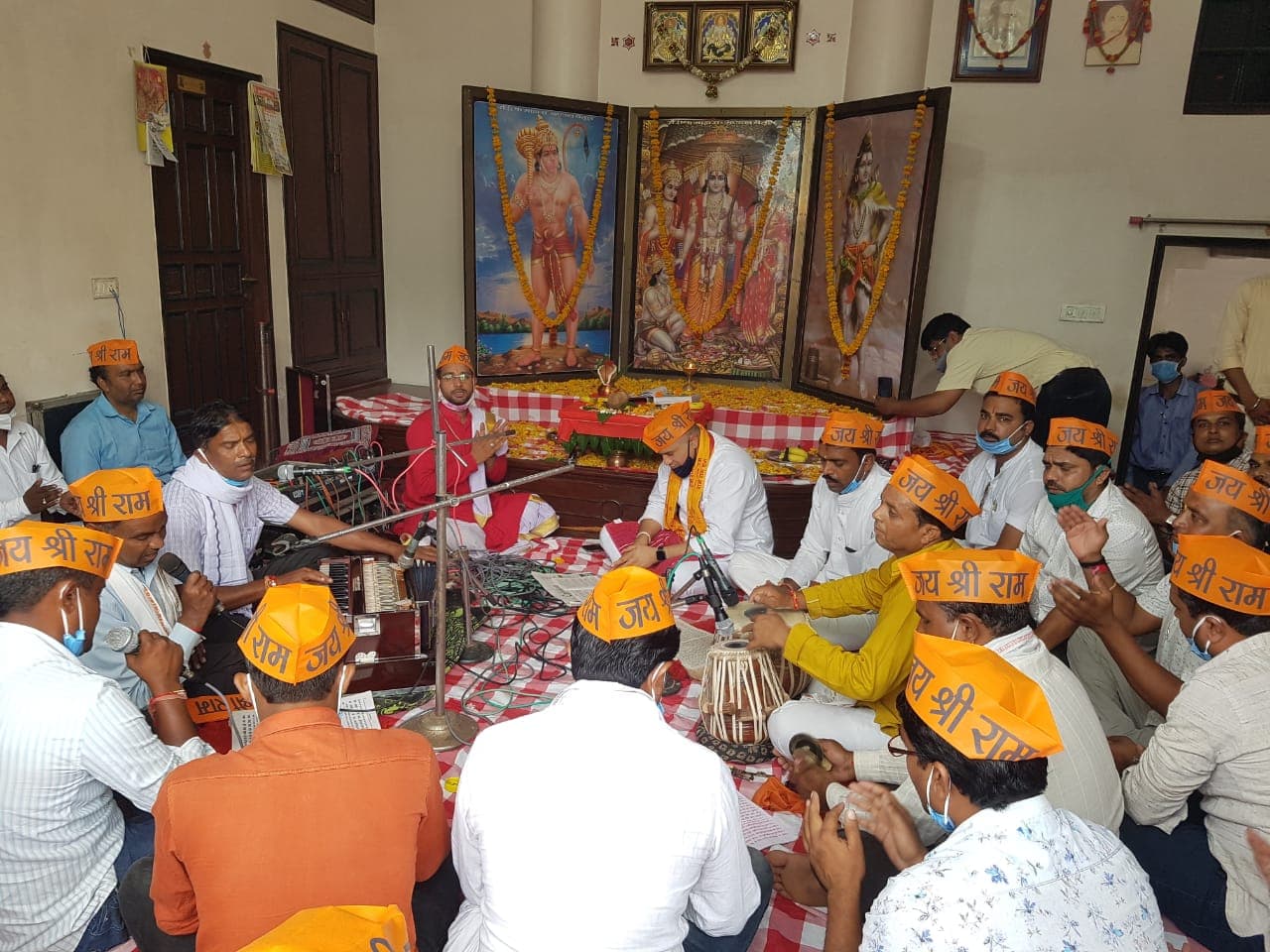 राम मंदिर : कांग्रेस विधायक के घर सजा राम दरबार, कहा मुहूर्त कैसा भी हो मंदिर भव्य बन जाये