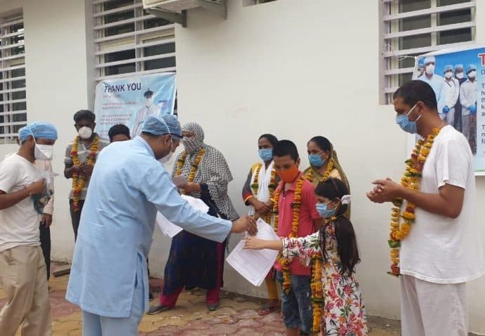 इस जिले से हुए 13 कोरोना के मरीज डिस्चार्ज, अस्पताल में आयोजित की गई डिस्चार्ज सेरेमनी