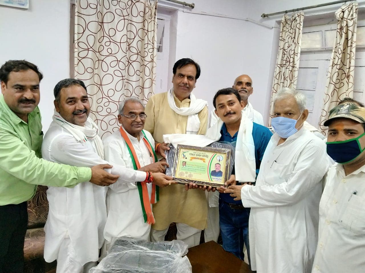 जिला उपाध्यक्ष ने किया पत्रकारों को सम्मानित, कहा- राजनीति के माध्यम से करता रहूंगा समाजसेवा