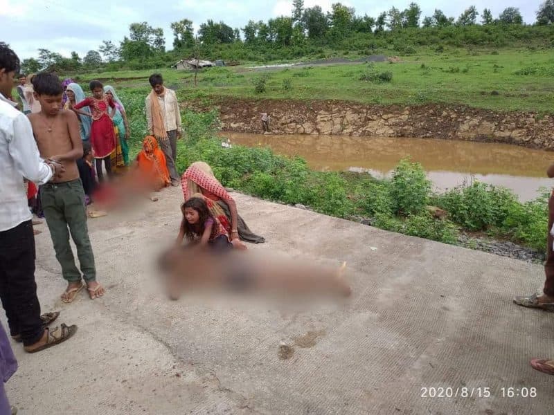 काल के गाल में समाएं दो मासूम, सड़क किनारे बने गड्ढे में डूबने से हुई मौत